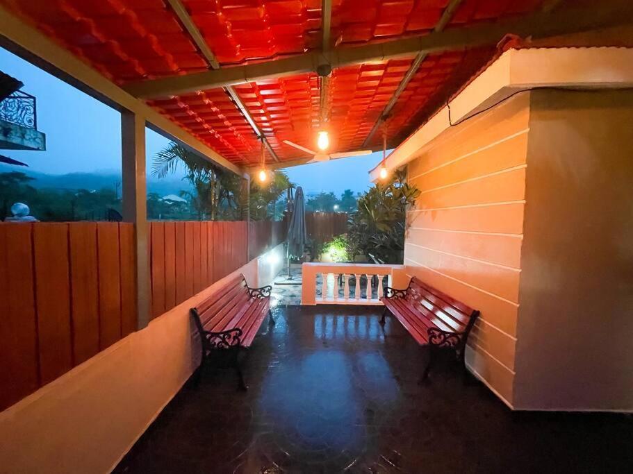 Corner House, Lonavla By Meheru-4 Bhk Villa With Pool Eksteriør billede