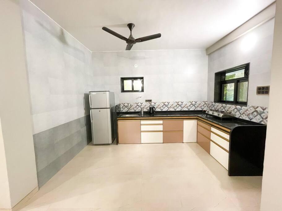 Corner House, Lonavla By Meheru-4 Bhk Villa With Pool Eksteriør billede