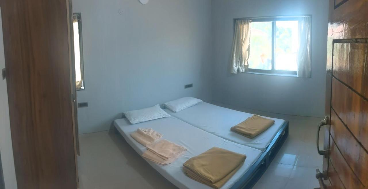 Corner House, Lonavla By Meheru-4 Bhk Villa With Pool Eksteriør billede