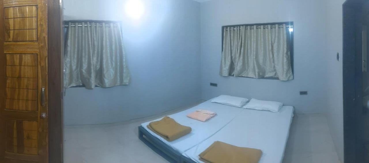 Corner House, Lonavla By Meheru-4 Bhk Villa With Pool Eksteriør billede